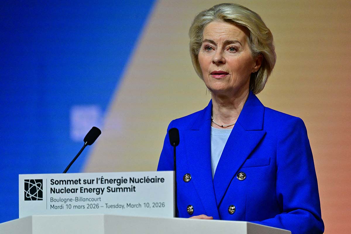 Ue, stretta sui social per i minori. Von der Leyen: “Non sono un giocattolo, così li condanniamo a gravi danni psicologici” Ue, stretta sui social per i minori. Von der Leyen: “Non sono un giocattolo, così li condanniamo a gravi danni psicologici”