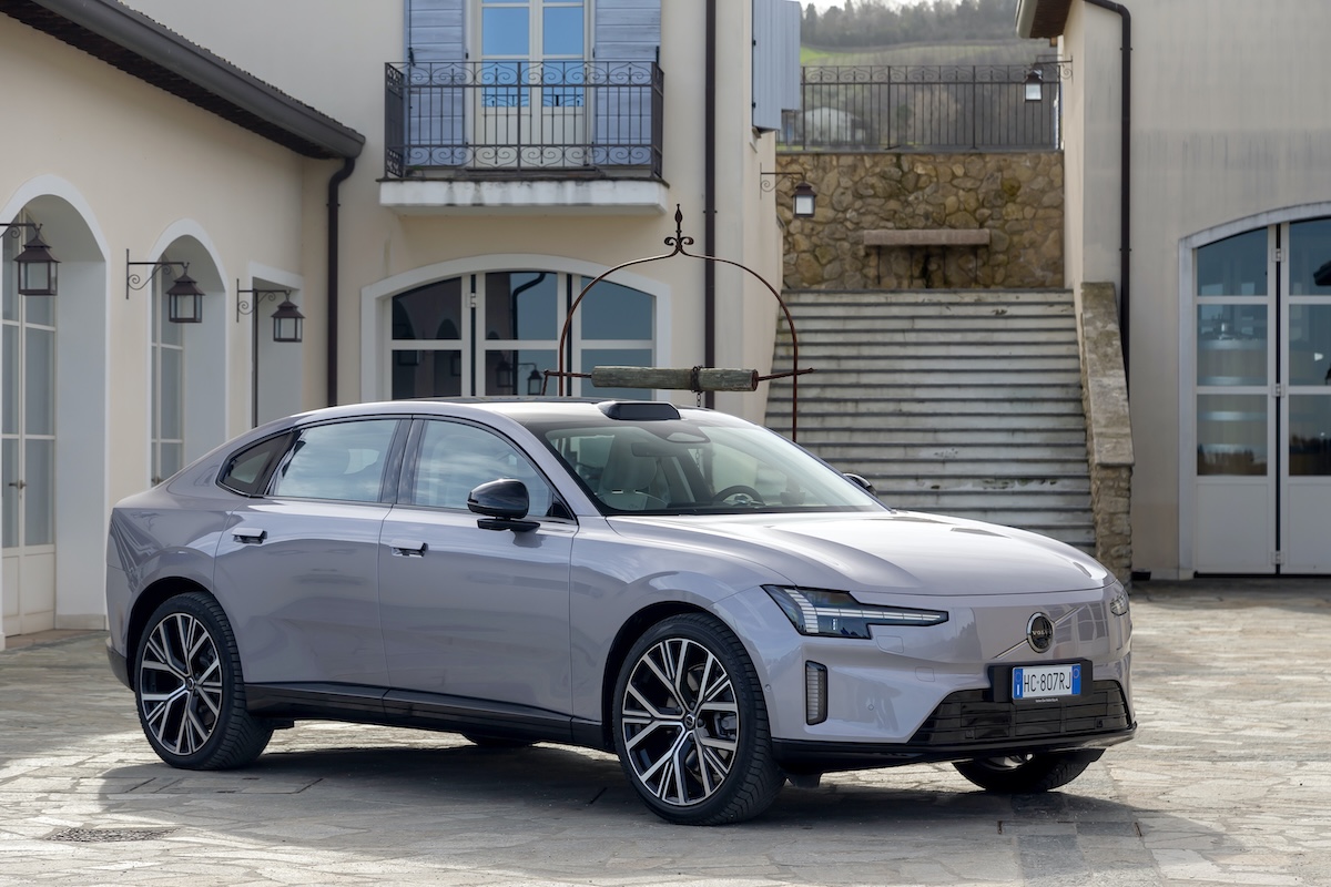 Nuova Volvo ES90, berlina elettrica premium da 700 km WLTP