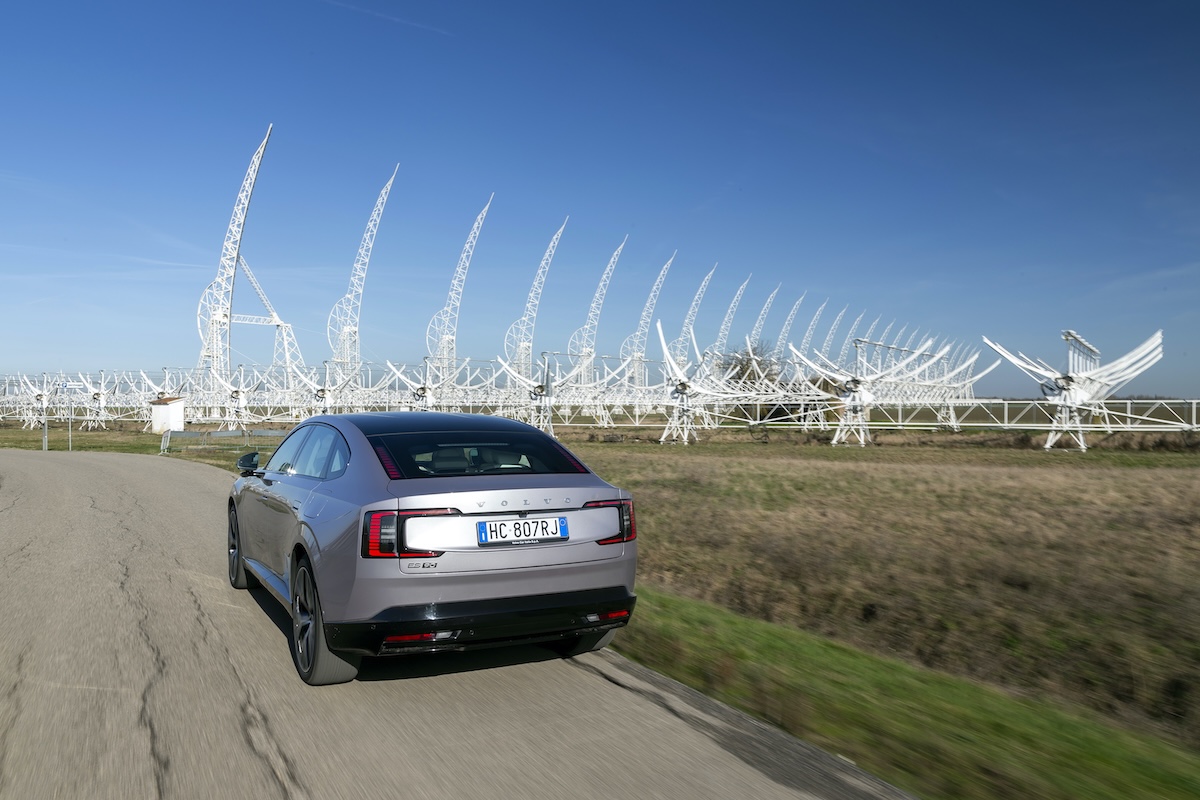 Nuova Volvo ES90, berlina elettrica premium da 700 km WLTP