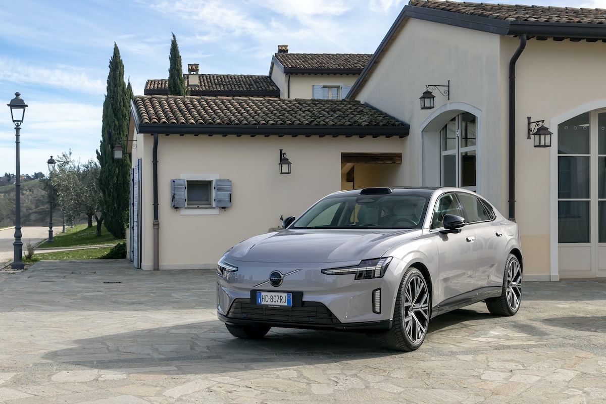 Nuova Volvo ES90, berlina elettrica premium da 700 km WLTP
