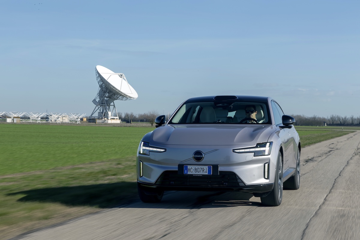 Nuova Volvo ES90, berlina elettrica premium da 700 km WLTP