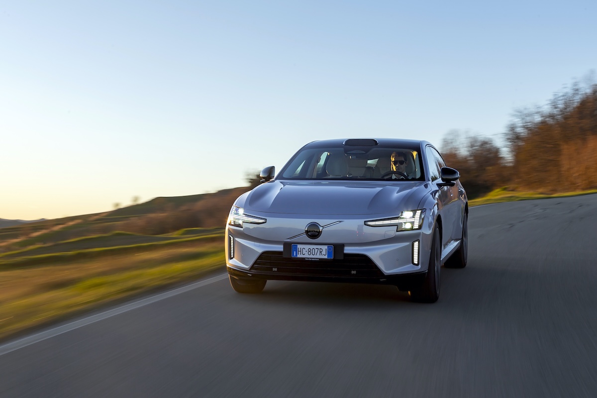 Nuova Volvo ES90, berlina elettrica premium da 700 km WLTP