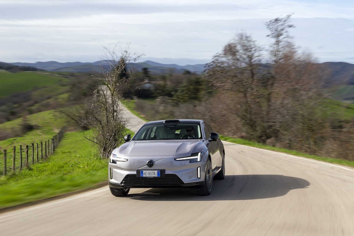 Nuova Volvo ES90, berlina elettrica premium da 700 km WLTP