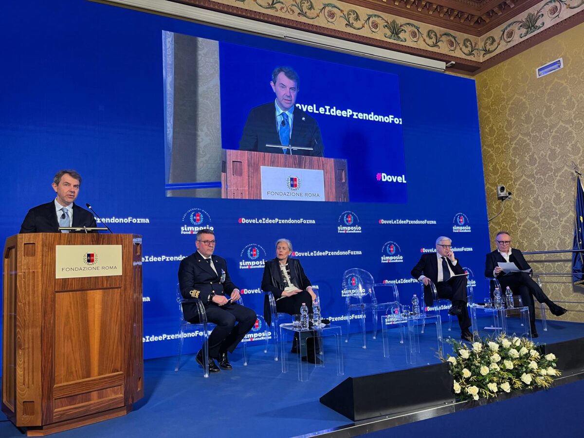 Guerra in Iran, Rauti: “Gli investimenti in difesa? Portano ricchezza. Allarme per gli attacchi ibridi. Ecco che cosa aspettarsi dai prossimi mesi”