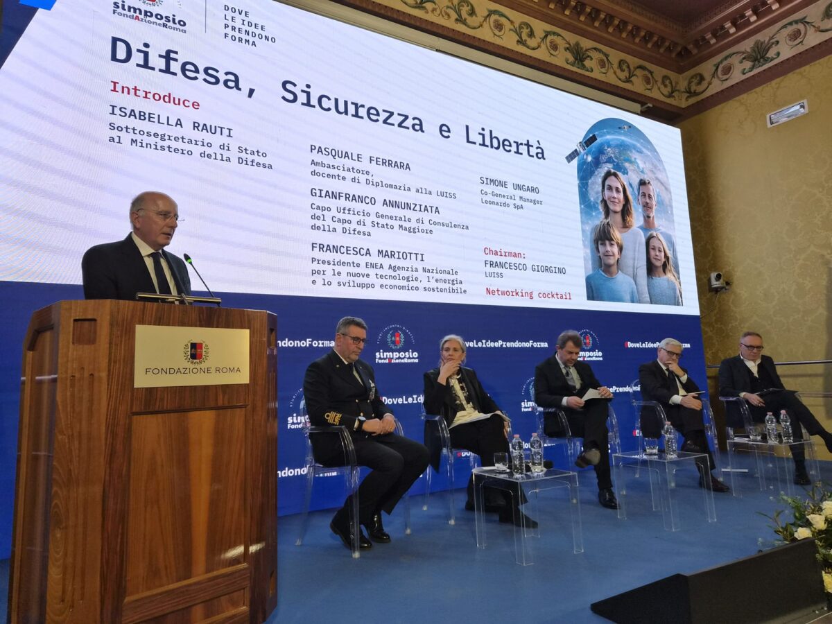 Guerra in Iran, Rauti: “Gli investimenti in difesa? Portano ricchezza. Allarme per gli attacchi ibridi. Ecco che cosa aspettarsi dai prossimi mesi”