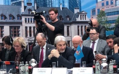 Ue, il sottosegretario lombardo Cattaneo a Bruxelles: “Più autonomia e risorse certe per le regioni”