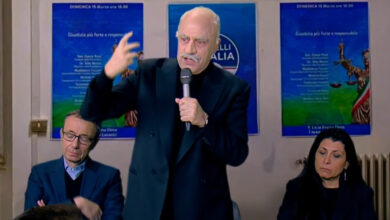 Crozza diventa Aldo Mattia: “Il clientelismo è l’olio della democrazia”