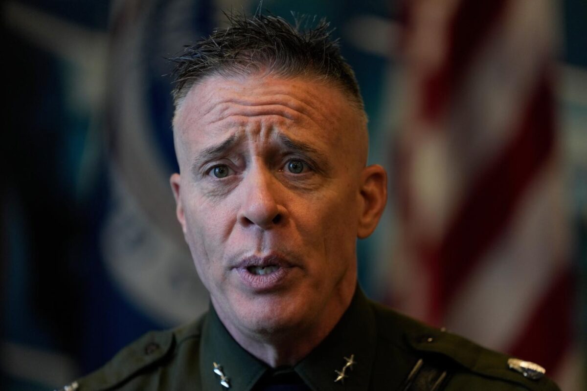 Bovino, l’uomo simbolo dell’Ice a Minneapolis: “Contro l’immigrazione illegale in Italia servono deportazioni di massa” Bovino, l’uomo simbolo dell’Ice a Minneapolis: “Contro l’immigrazione illegale in Italia servono deportazioni di massa”