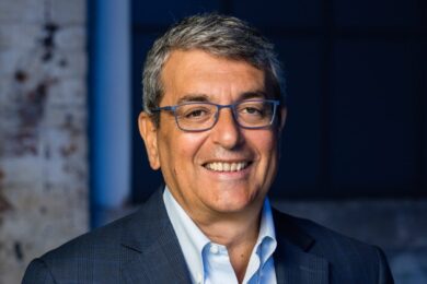 Intesa Sanpaolo sostiene l’economia circolare nella filiera della moda: 1,4 miliardi di euro di impatto sociale sui territori