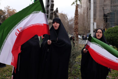 Crisi in Iran, urla di gioia a Teheran: la gente fa festa alla notizia dell’uccisione di Khamenei