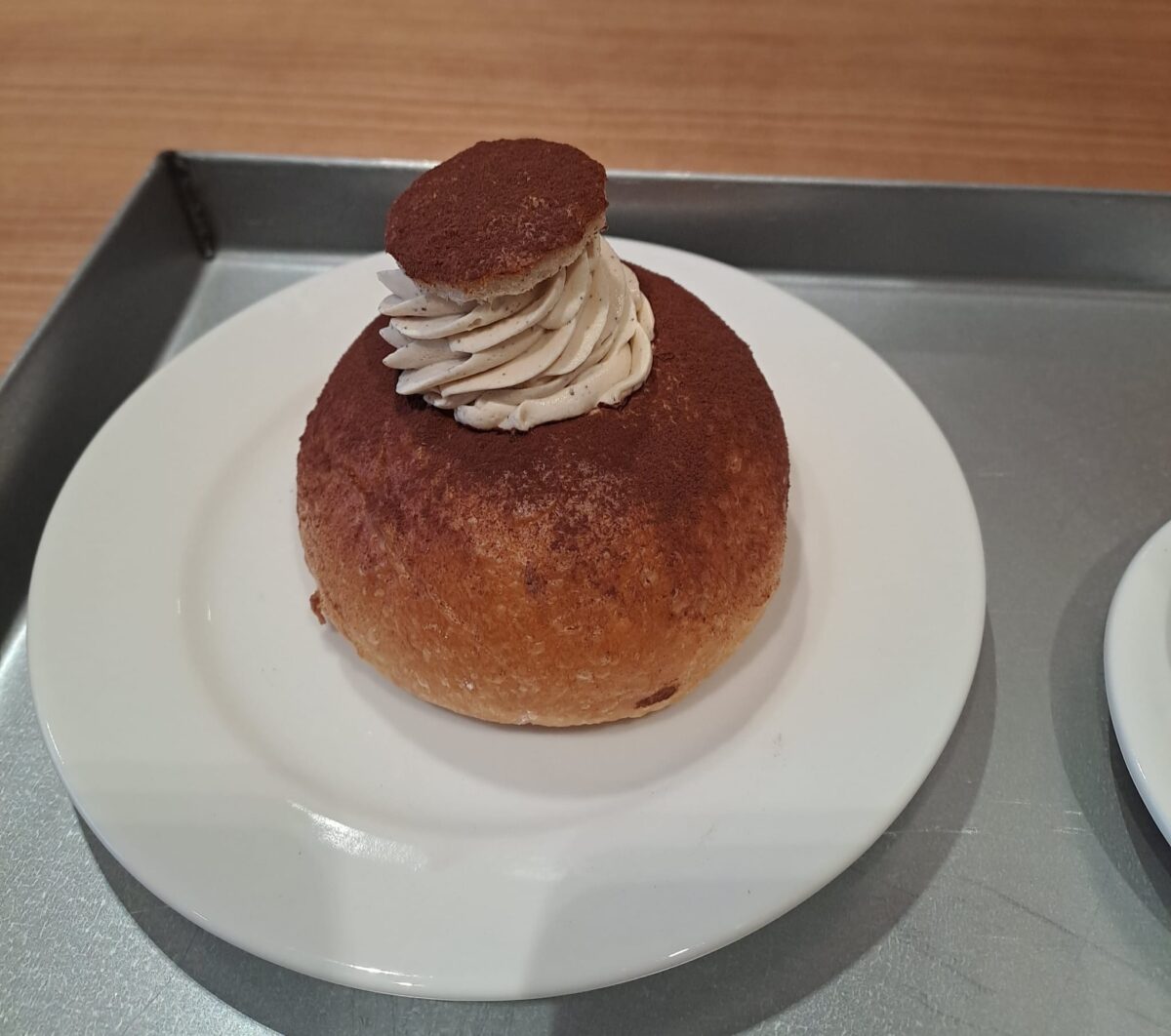 Milano, la colazione è il nuovo aperitivo. Tra matcha e lievitati: i prezzi (aggiornati) dei locali più in hype