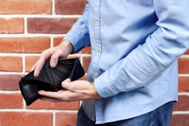 Pensioni, ad aprile brutte sorprese nel cedolino. Meno soldi per moltissimi italiani. La data del pagamento