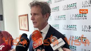 Benetton all’evento di Unhate sulla fragilità tra i giovani: Non sono svogliati, cercano spazio