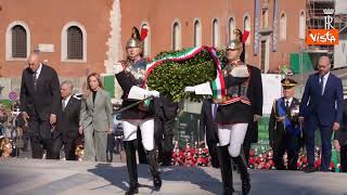 Giornata dell’Unità d’Italia, l’omaggio di Mattarella al Milite Ignoto all’Altare della Patria