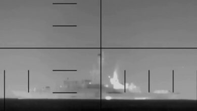 La nave iraniana esplode dopo il colpo del sottomarino di Trump, diffuso il video dell’attacco