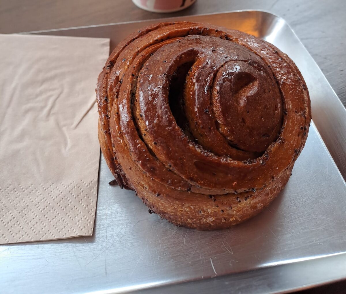 Milano, la colazione è il nuovo aperitivo. Tra matcha e lievitati: i prezzi (aggiornati) dei locali più in hype