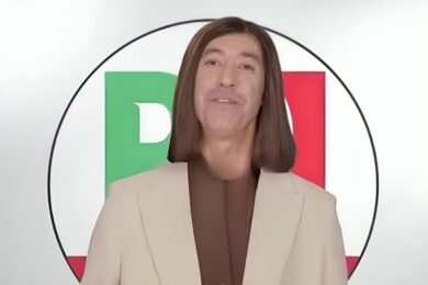 Luca e Paolo nei panni di Elly Schlein, dall’amore per Sanchez al rapporto Trump-Meloni: il video esilarante