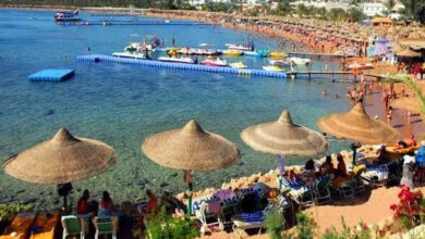 Genitori partono in vacanza a Sharm el-Sheikh e lasciano a casa da soli cinque figli minorenni