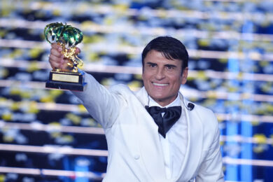 Sanremo 2026, da Sal Da Vinci vincitore agli occhi lucidi di Stefano De Martino: come è andata la finale del Festival