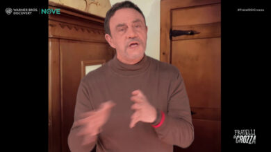 Crozza-Salvini e il caso della casa nel bosco: “Vado come padre… o come influencer”