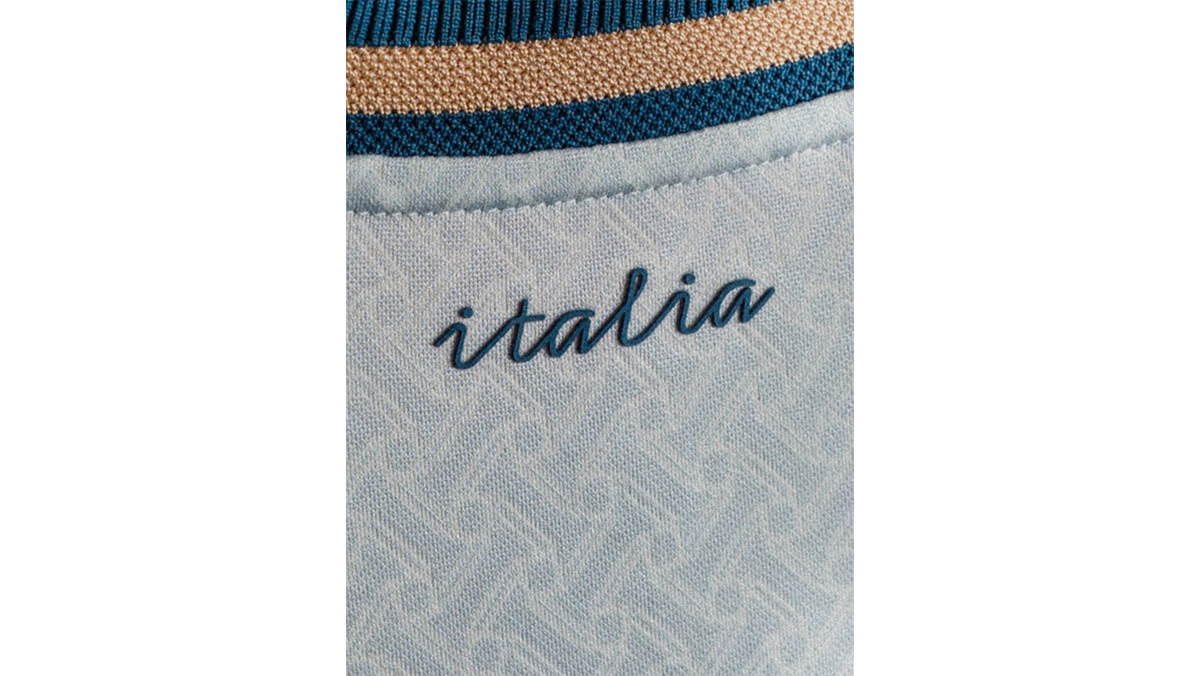 Italia, la nuova maglia away firmata Adidas è semplicemente spettacolare… e tutti noi speriamo di vederla questa estate ai mondiali Italia, la nuova maglia away firmata Adidas è semplicemente spettacolare… e tutti noi speriamo di vederla questa estate ai mondiali