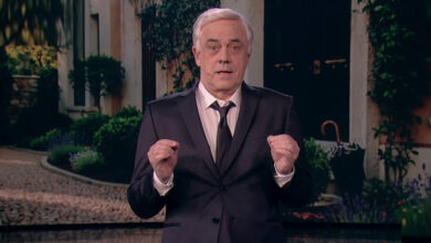 Crozza-Tajani e il voto per il Sì: “È come mettere le inferriate contro i pm”