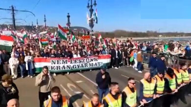 Ungheria, piazza piena a Budapest: scontro tra Orbán e Magyar