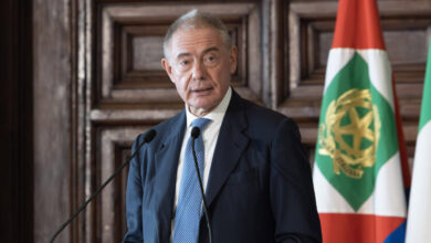 Accise, la brusca frenata del governo sui tagli: “Aiutano i ricchi”