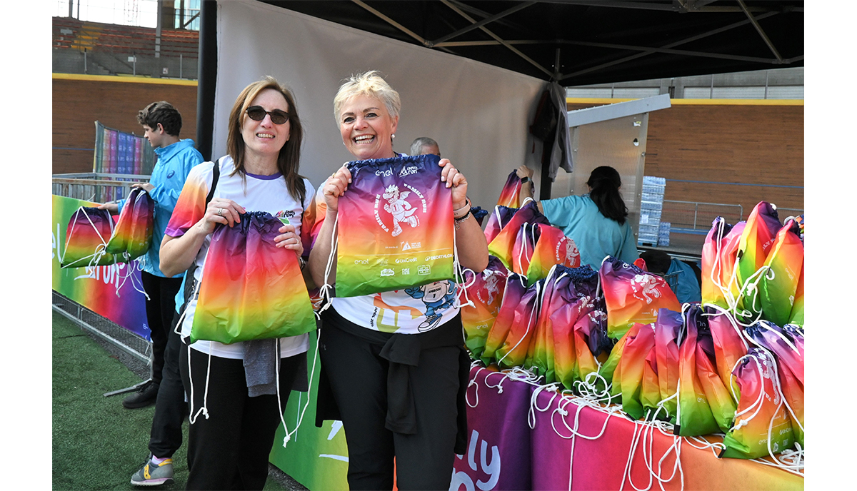 Wizz Air Milano Marathon 2026 un arcobaleno di colori su Milano