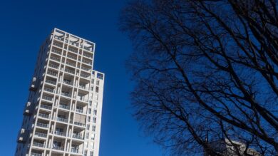 Torre Milano, 250 residenti in ostaggio: “Con la confisca temiamo la demolizione del palazzo”