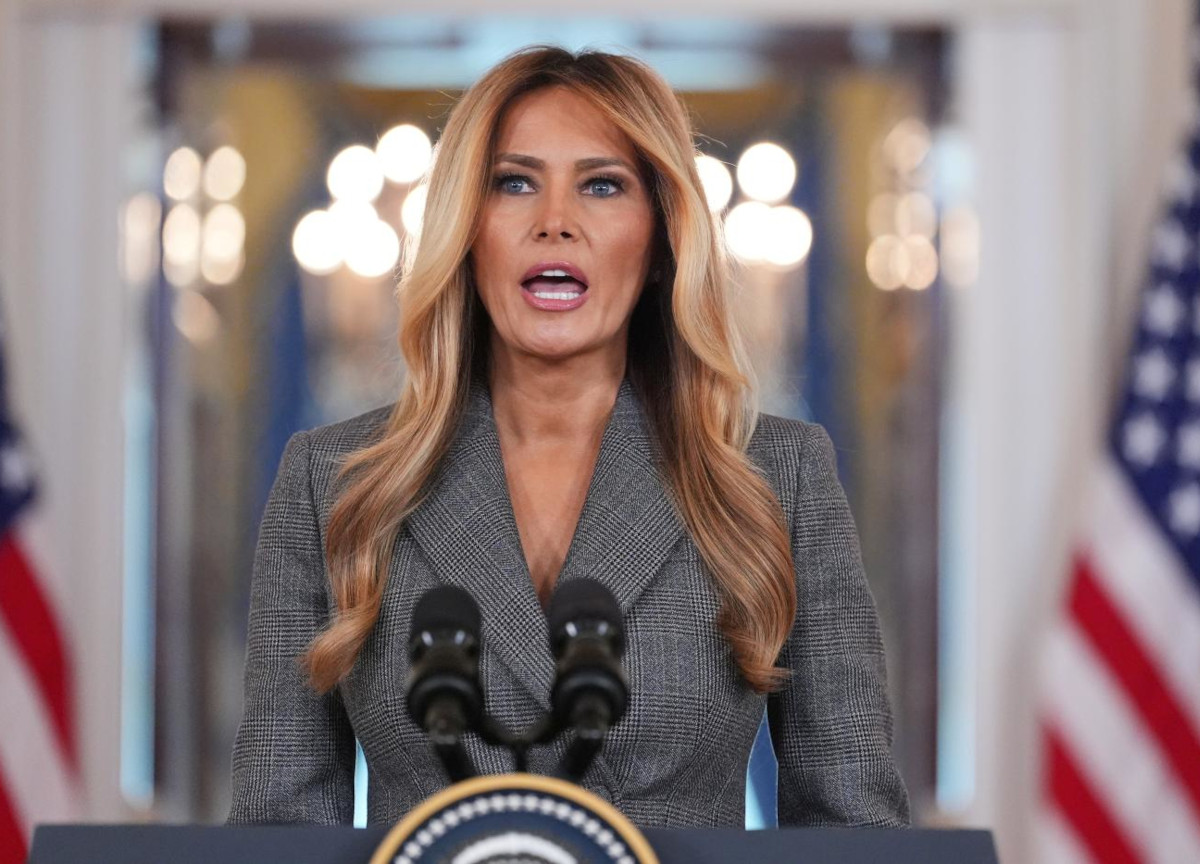 Melania Trump rompe il silenzio: “Le bugie che mi collegano al vergognoso Jeffrey Epstein devono finire oggi”