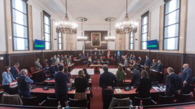 Remigration Summit, il centrodestra milanese si divide. Lega all’attacco: “FI nuovamente stampella della Giunta”