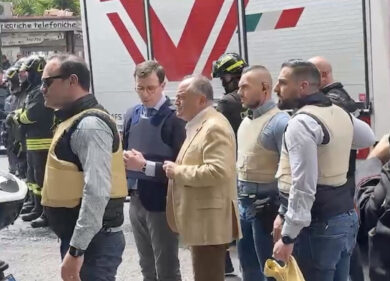 Le maschere di attori di Hollywood, il buco nel pavimento e… Che cosa si sa della rapina da film a Napoli