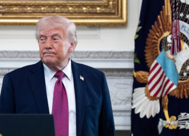 Trump, fiducia a picco dopo il “ti sei fatto fregare dall’Iran”. Americani infuriati e delusi