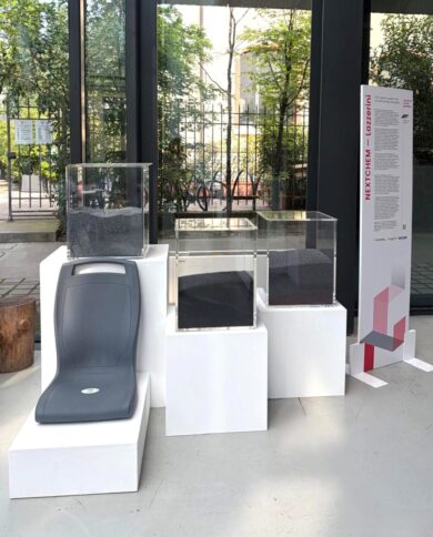 MAIRE porta la circolarità alla Design Week: Nextchem presenta un sedile in plastica riciclata al 100%