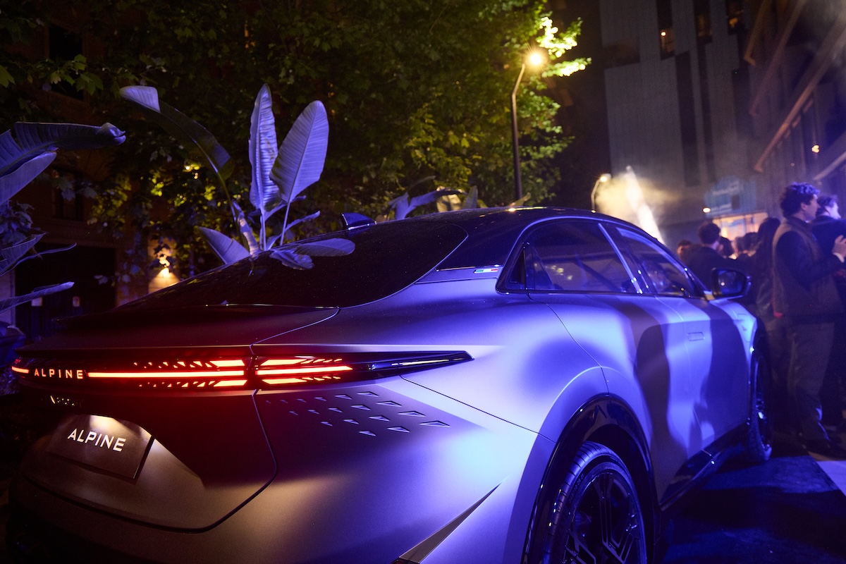 Milano Design Week, Alpine porta la A390 in anteprima italiana