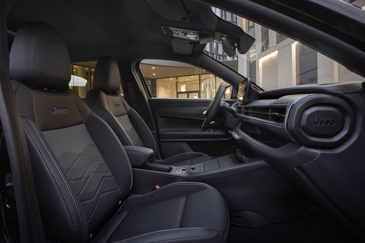 Jeep Avenger Black Edition, più carattere per il SUV compatto