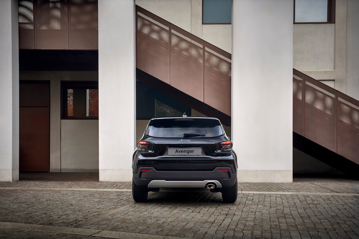 Jeep Avenger Black Edition, più carattere per il SUV compatto