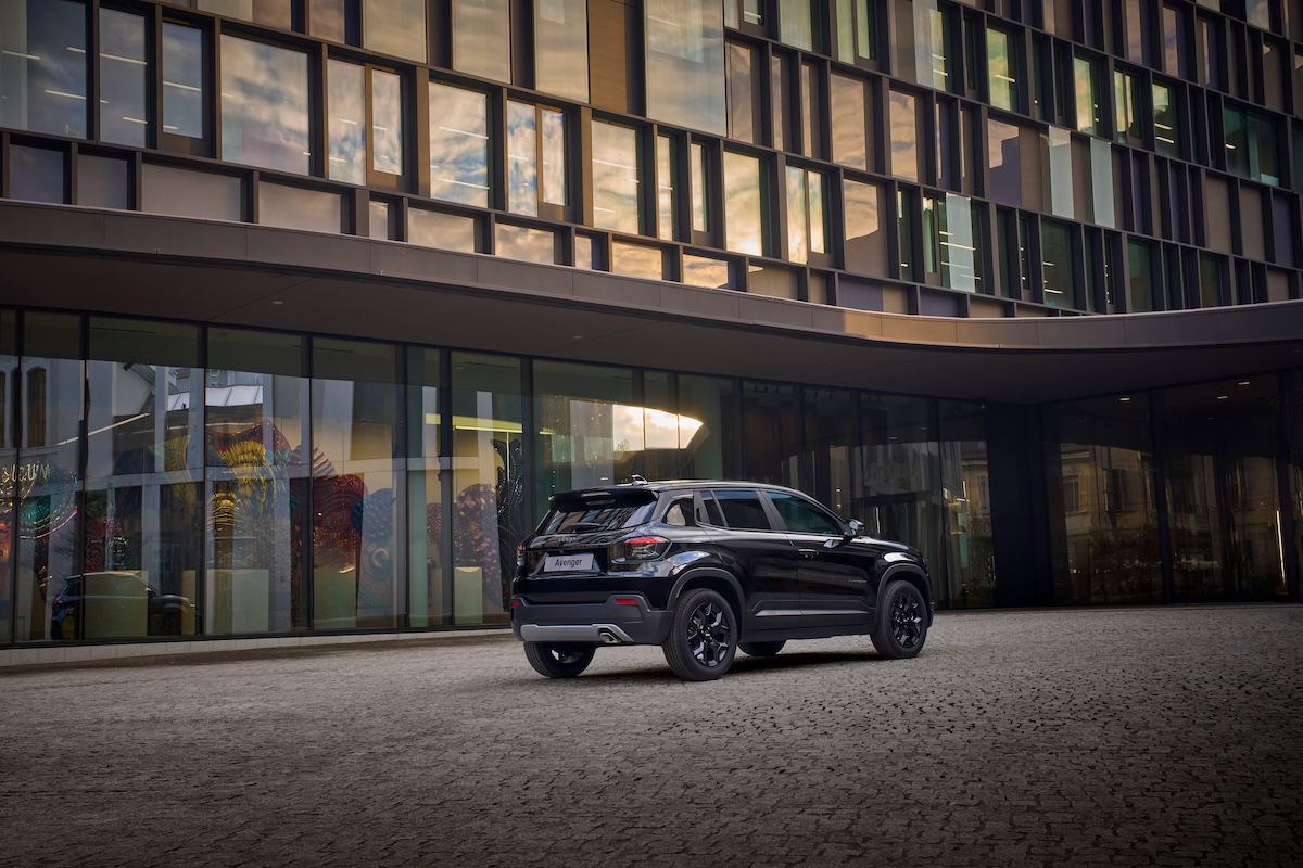 Jeep Avenger Black Edition, più carattere per il SUV compatto