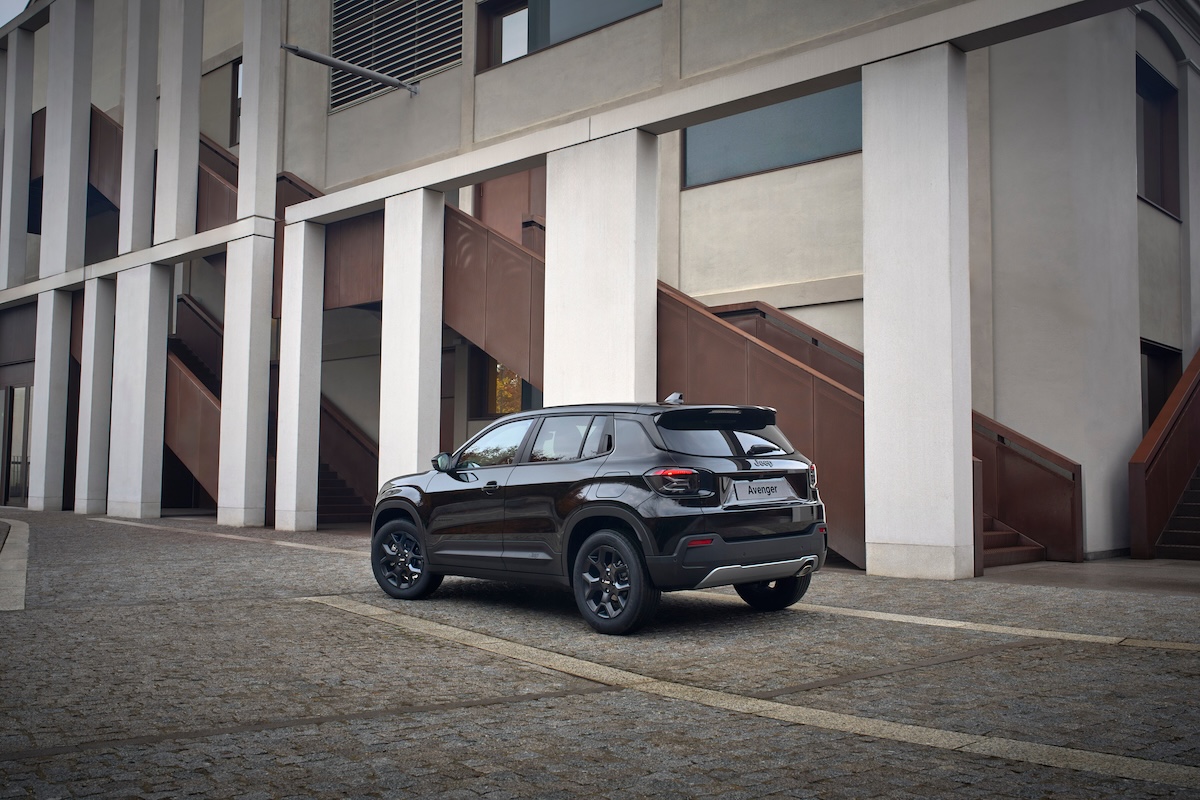 Jeep Avenger Black Edition, più carattere per il SUV compatto
