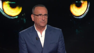 Carlo Conti a Belve: “Bisessuale? Mai avuto dubbi”. E racconta le sue “due fidanzatine”
