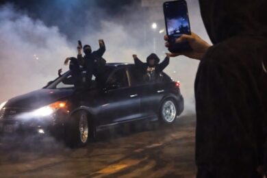 Spari a Los Angeles, l’incredibile video fatto da uno streamer. Scena da film