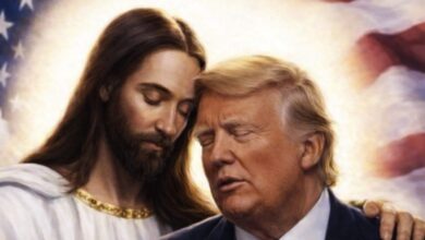 Trump abbraccia Gesù, la nuova foto pubblicata dal presidente americano