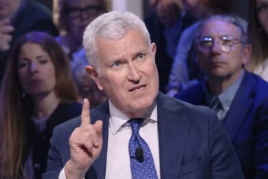 Belpietro da Del Debbio: “Dobbiamo tornare a comprare il gas di Putin, altrimenti…”. VIDEO