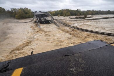 Maltempo, il Trigno in piena travolge i resti del ponte: territorio diviso tra Molise e Abruzzo