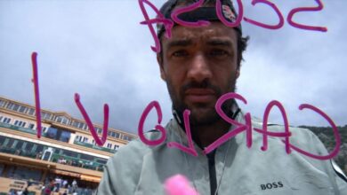 Berrettini manda a casa Medvedev e chiede scusa a Carlo Verdone. La scena da film