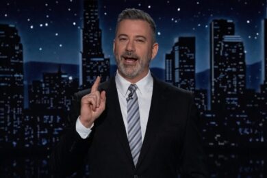 Jimmy Kimmel prende in giro Trump: “Sempre due settimane… come chi si licenzia”