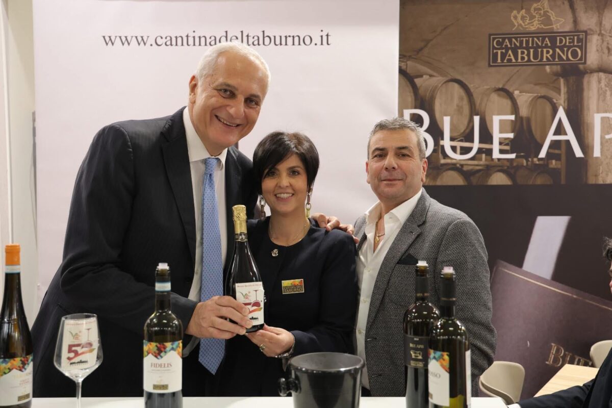 Vinitaly 2026: Cantina del Taburno del Gruppo Rillo protagonista con degustazioni esclusive e focus sui vini del Sannio Vinitaly 2026: Cantina del Taburno del Gruppo Rillo protagonista con degustazioni esclusive e focus sui vini del Sannio