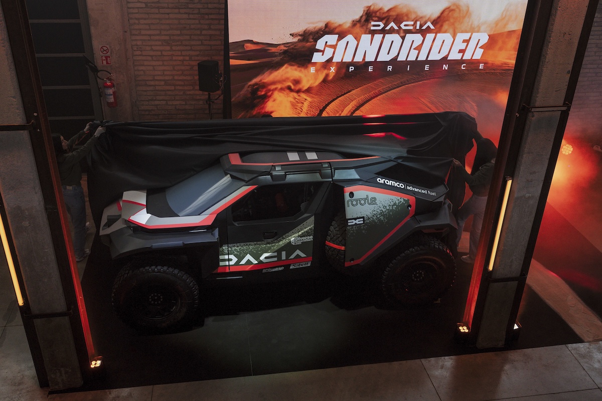 Dacia porta la Dakar nelle concessionarie con Sandrider Tour Dacia porta la Dakar nelle concessionarie con Sandrider Tour