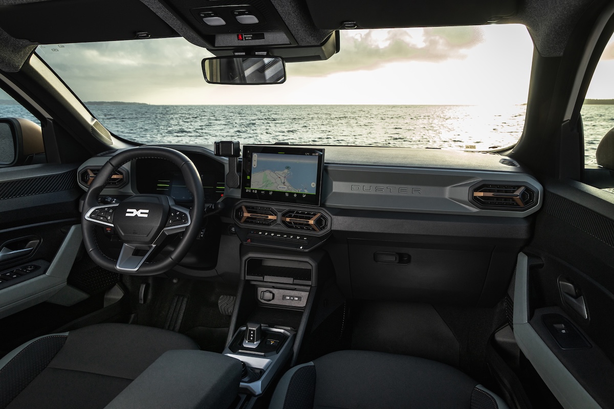 Dacia Duster, più tecnologia utile tra display, USB-C e wireless
